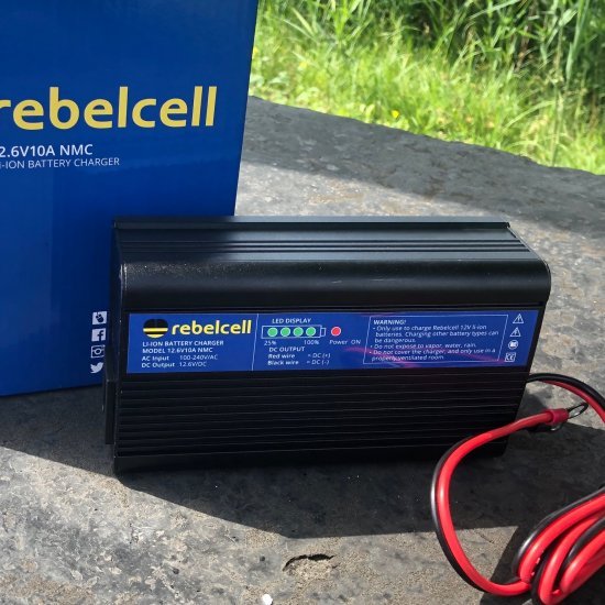 Cargador de batería Rebelcell 12.6V10A Li-ion
